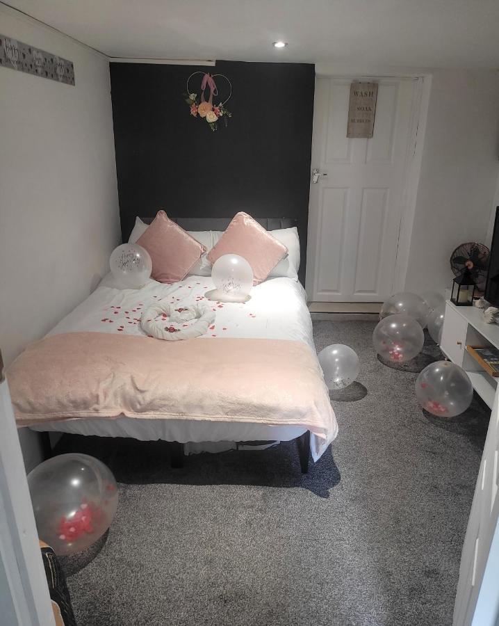 Hidden Treasure-Netflix And Wi-Fi-Basement Flat Apartment Gillingham  Exterior photo