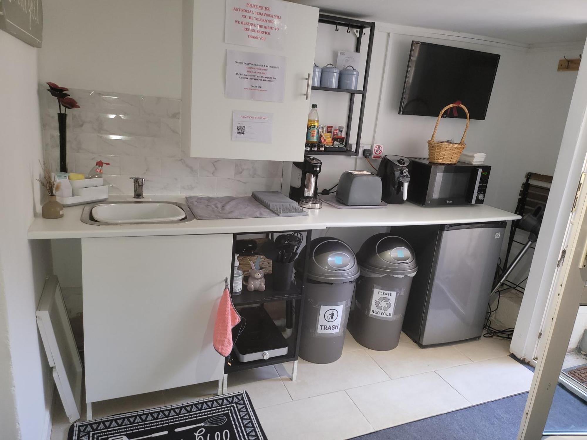 Hidden Treasure-Netflix And Wi-Fi-Basement Flat Apartment Gillingham  Exterior photo