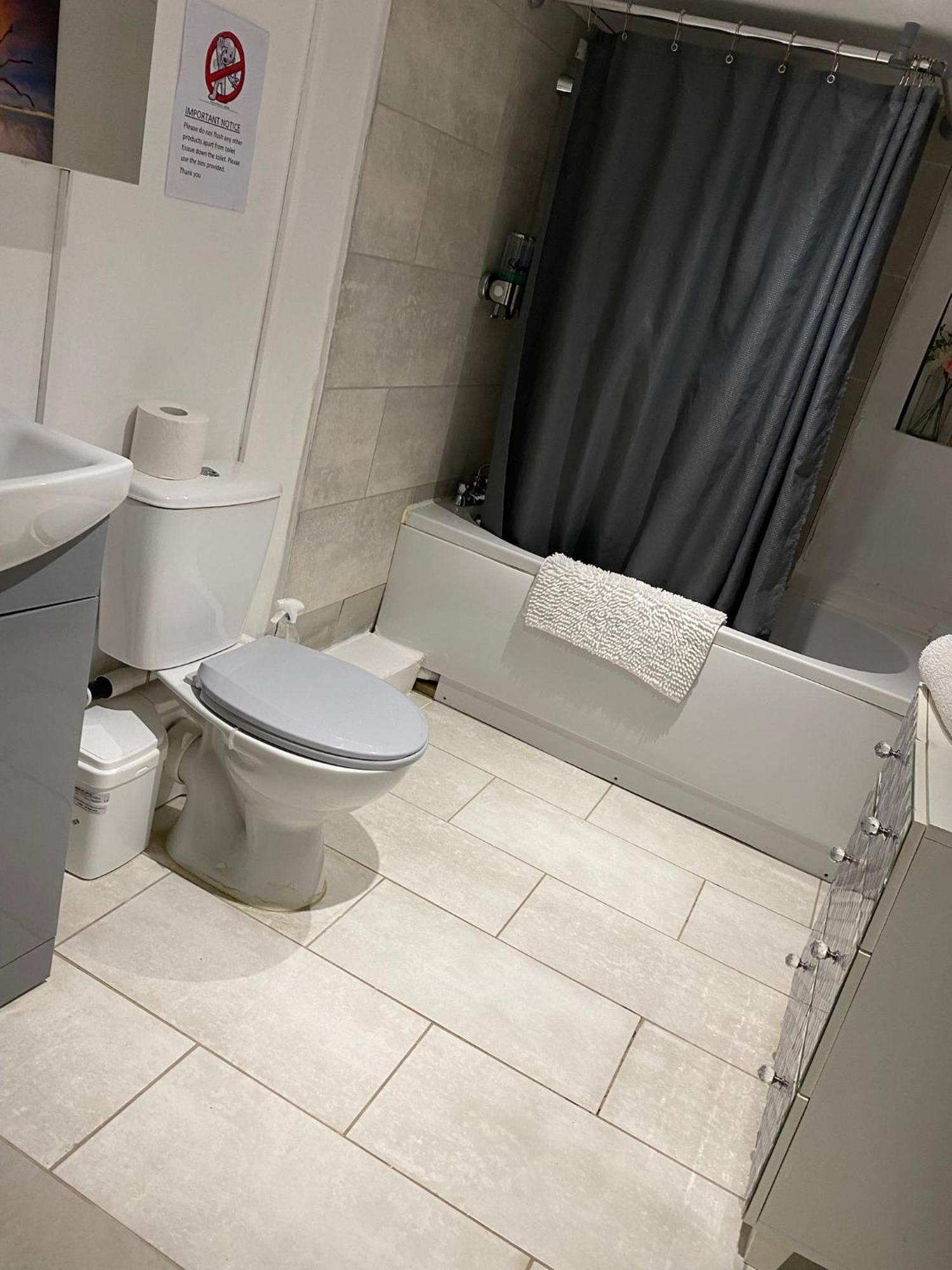 Hidden Treasure-Netflix And Wi-Fi-Basement Flat Apartment Gillingham  Exterior photo