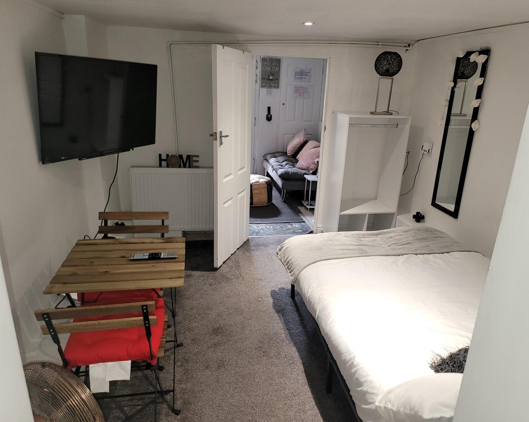 Hidden Treasure-Netflix And Wi-Fi-Basement Flat Apartment Gillingham  Exterior photo