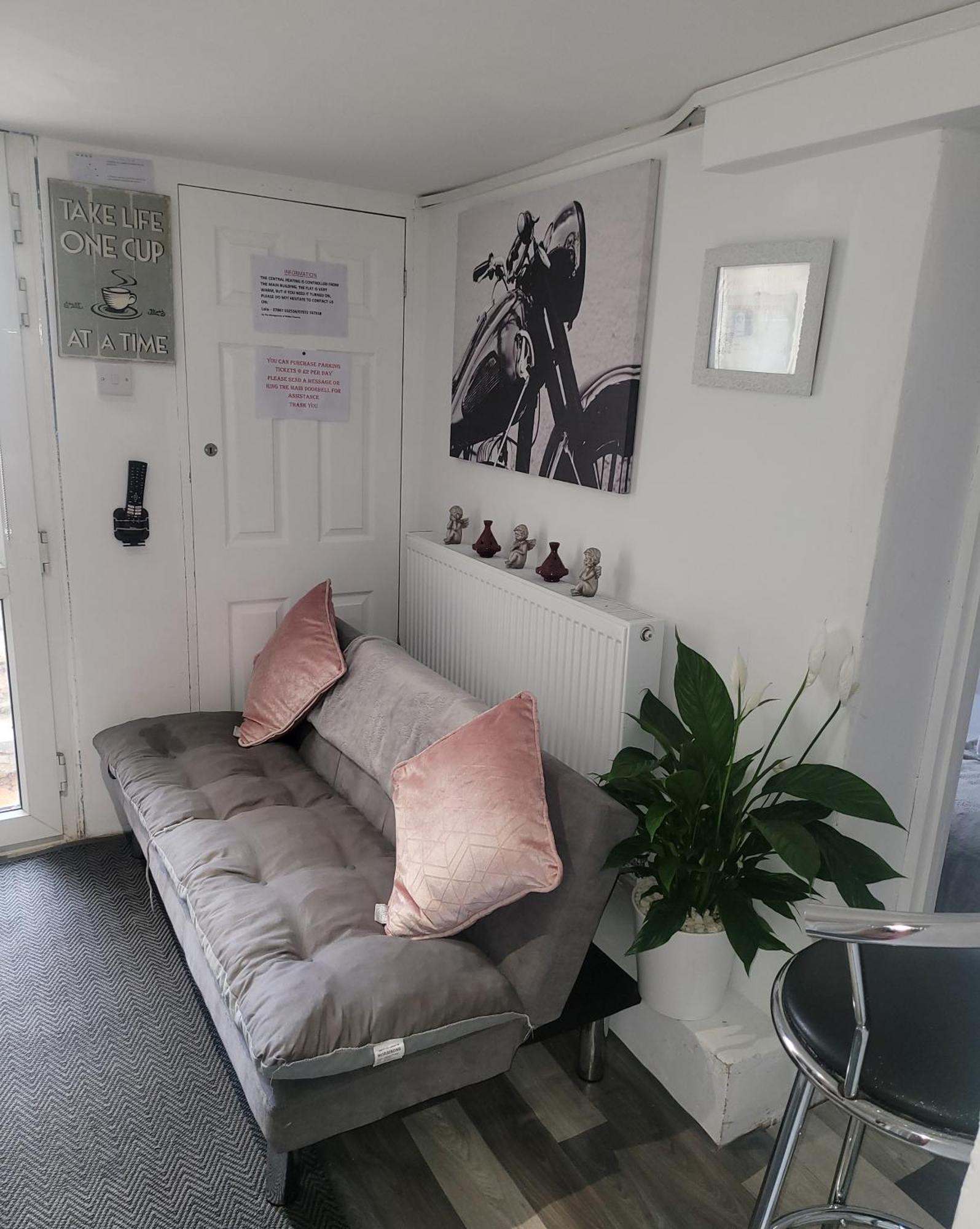 Hidden Treasure-Netflix And Wi-Fi-Basement Flat Apartment Gillingham  Exterior photo